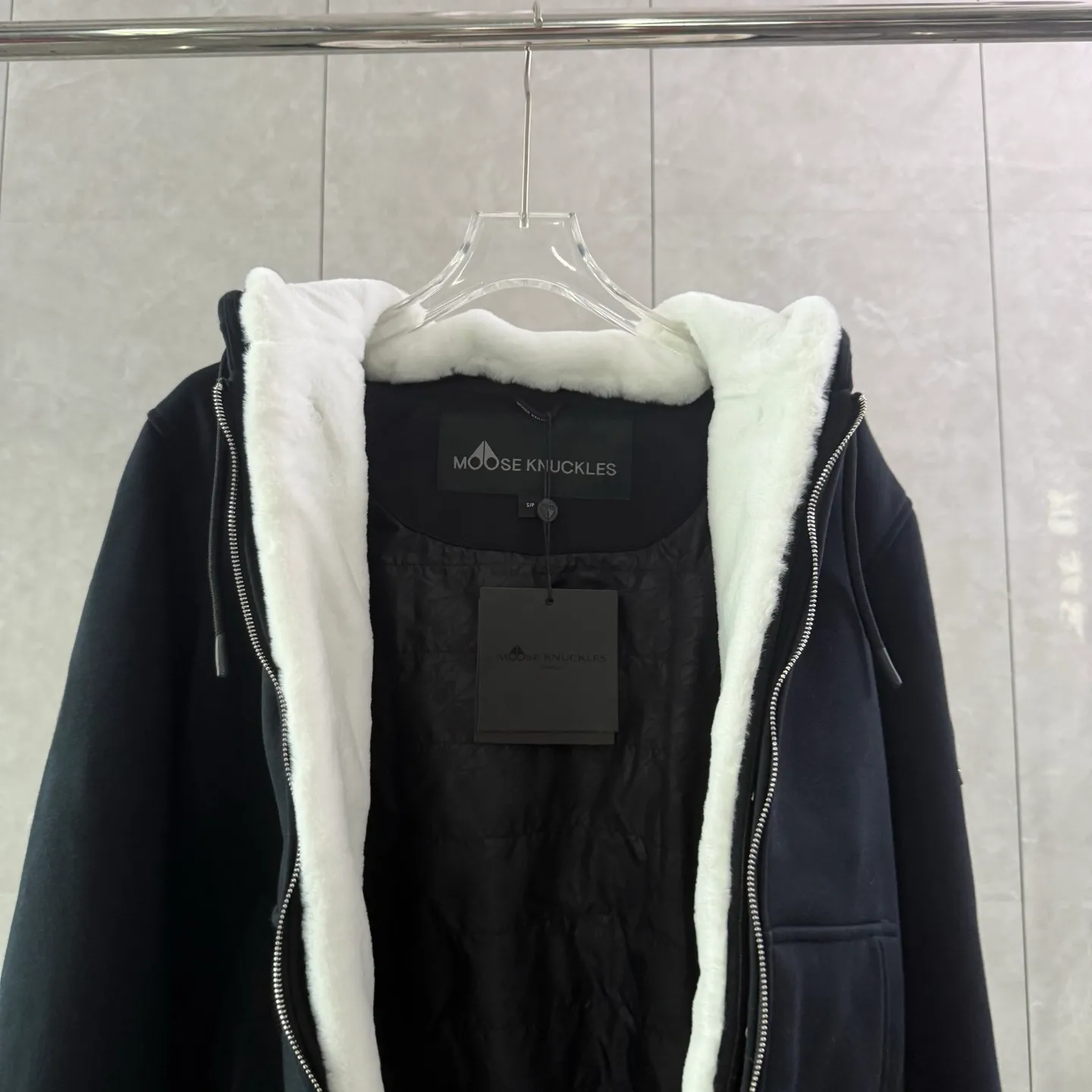 （ ） Moose Knuckles SS 23 、 ， ， ， 🍃 ， ， ， ☁️ ！ ♾️ ： ， Premium ， Authentic ！ Size：S-XXL 👉 👉